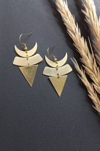 Pendientes étnicos de latón para mujer con motivos detallados y acabado oxidado adecuados para bodas, festivales y fiestas - Product Image 3