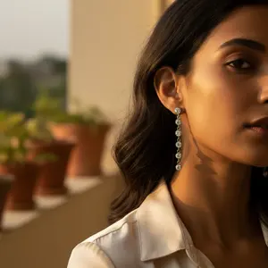 Pendientes Elegantes de Plata con Circonitas Cúbicas para Mujer, Joyería de Moda, Regalos - Product Image 1