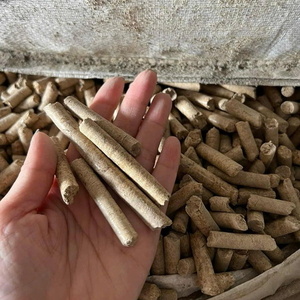 Granulés de bois de pin et de chêne de qualité supérieure, briquettes de combustible, taille 6 mm 8 mm, haute densité, faible teneur en cendres, emballage personnalisé, utilisation pour le chauffage, qualité industrielle - Product Image 1