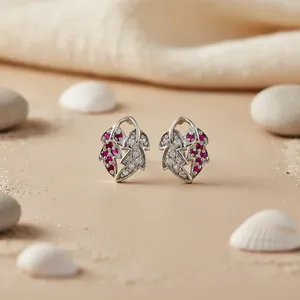 Boucles d'oreilles clous vintage en argent plaqué or avec accents de rubis, diamants et perles pour fêtes, fiançailles et occasions religieuses, bijoux en alliage - Product Image 2
