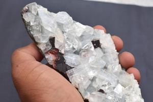 Spécimen minéral brut en cristal d'apophyllite, matière première naturelle - Product Image 4