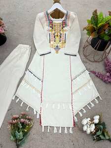 Ensemble coordonné classique en coton khadi brodé avec un haut orné de miroirs et de sequins, pantalon élégant avec bordure fantaisie, tailles XS à 5XL - Product Image 3