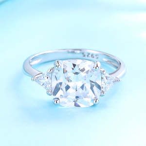 Anello in Argento Sterling con Tre Cristalli - Product Image 2