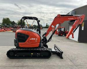 Mini-excavatrice sur chenilles Kubota U55-5 fiable, excavatrice compacte à oscillation de queue zéro pour la construction agricole - Product Image 4