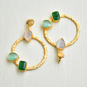 Boucles d'oreilles pendantes en laiton tendance, design en pierre naturelle brute, finition laiton satiné, pièce de style affirmé, haute qualité, vente en gros - Product Image 5