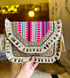 Artisanat de luxe Banjara sac à main pour femmes sacs à bandoulière en tissu véritable avec conception brodée soirée Banjara sac à main - Product Image 3