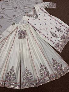 Conjunto Sharara Estilo Bollywood de Antra Lifestyle, Nuevo, para Fiestas, Elegante, con Bordado Pesado, Lentejuelas de 5mm, Top, Dupatta y Sharara Puro - Product Image 6