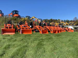Mini Tractor Compacto Kubota BX23S 4x4 Diésel con Bomba Central para Uso en Jardín y Granja, Disponible al por Mayor - Product Image 3