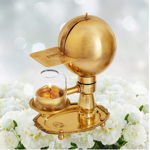 Lámpara Diya de latón tallado con un diseño detallado de pétalos de loto en una base acampanada, ideal para Pooja, disponible al por mayor - Product Image 2