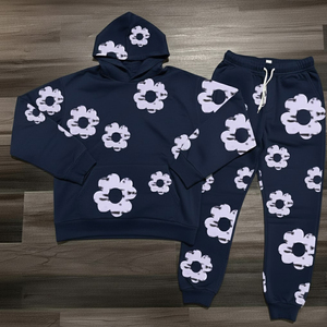 Prix de gros, vêtements décontractés pour hommes, ensemble de survêtement en denim déchiré, sweat-shirt à capuche en polaire à blocs de couleur et pantalon de survêtement - Product Image 1