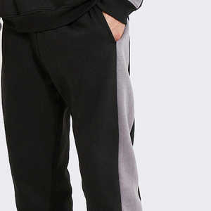 Conjunto Deportivo Personalizado Unisex en Negro y Gris con Paneles, Secado Rápido y Transpirable - Product Image 6