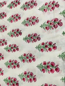 Grand sac polochon matelassé en coton pour femme Boho Weekender sac de voyage de nuit avec fermeture à glissière fait à la main et élégant - Product Image 5