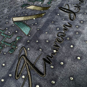 Ensembles de shorts d'été unisexe de luxe de qualité supérieure en daim personnalisé brodé sur toute la surface de strass ensembles décontractés pour hommes à motif imprimé - Product Image 3