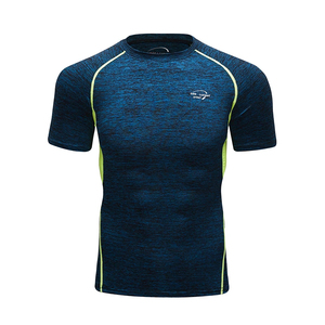 Haut de compression pour homme, coupe musclée, couleur unie, polyester et élasthanne, manches courtes, vêtement de sport, t-shirt d'entraînement - Product Image 2