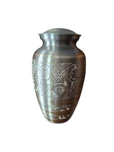 Urne funéraire moderne de luxe en laiton pour cendres humaines |   Conception florale commémorative gravée à la main |   Souvenir funéraire pour adulte IO - Product Image 2