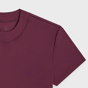 T-shirt court pour femme à manches courtes et col rond, design tendance 2026, tissu premium / matière douce au toucher, haut décontracté élégant pour l'été - Product Image 3