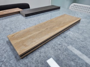 Planches de terrasse WPC antidérapantes écologiques de 3e génération DUSSEN WOOD de Corée pour piscine, barbecue, jardin, parc, stade, allée, bâtiment, patio - Product Image 2