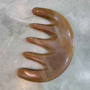 Peigne en corne de buffle antistatique fabriqué à la main pour un usage domestique Outil de soin naturel pour la barbe et les cheveux Option de logo personnalisé - Product Image 1