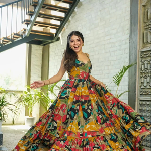 Conjunto de diseño Kurtis con estampado de cuatro lados intrincado de rayón pesado elegante para festivales de mujeres y ocasiones especiales para fiestas - Product Image 1