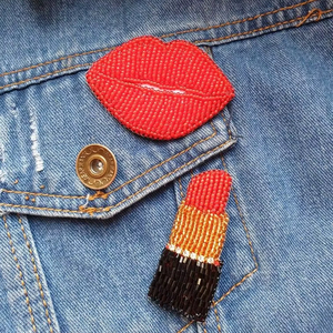 Porte-clés en alliage perlé fait main avec breloque de jour de match et broderie de sequins, accessoire pour supporter sportif, esprit d'équipe - Product Image 1