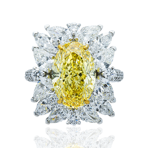 Anillo de Diamantes Ovalados Amarillos de Lujo con Diamantes Blancos de 14K en Oro Blanco, Estilo de Compromiso, Certificado IGI - Product Image 1