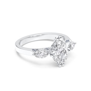 Anillo de compromiso de 3 puntas de diamante de corte ovalado y marquesa de moissanita de 2,40 quilates, hecho en oro sólido para mujer - Product Image 4