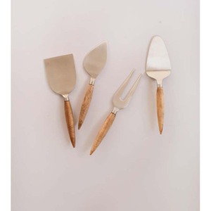 Ensembles de table à manger avec logo personnalisé et manche en bois épais Couteaux à fromage en métal au design royal et épandeur de beurre - Product Image 6