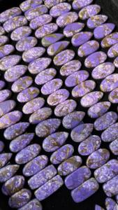 Pierre précieuse en charoïte de haute qualité, pierre naturelle polie, taille personnalisée, vente en gros directe de l'usine Ibrahim Gems - Product Image 2