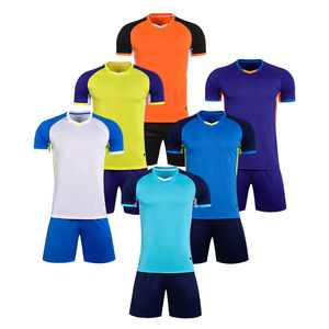 Ensembles de kits d'entraînement de football en polyester à mailles personnalisées uniformes de football bleus pour les jeunes vente en gros ensemble de maillots de football personnalisés - Product Image 1