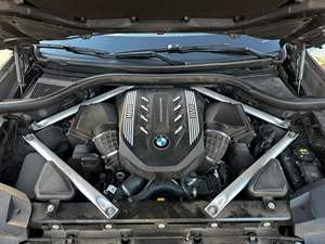 BMW X7 M50i 2020 d'occasion en bon état, 523 ch, V8 biturbo, transmission intégrale, configuration 6 places, non modifiée - Product Image 6