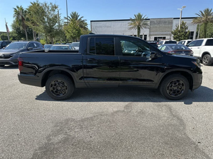 Honda Ridgeline Trail-Sport AWD 2024 d'occasion noire avec jantes en alliage foncées, sièges en cuir, transmission automatique, navigation, sièges chauffants et télécommande - Product Image 2