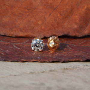 Boucles d'oreilles en or jaune certifié CVD, clous d'oreilles en diamant de laboratoire de taille ronde de 1.3 ct, cadeau d'anniversaire, vente en gros OEM - Product Image 4