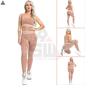 Nouveauté Ensemble de yoga sans couture respirant avec soutien-gorge de sport et legging imprimé par sublimation intégrale Fabriqué au Pakistan OEM ODM - Product Image 5