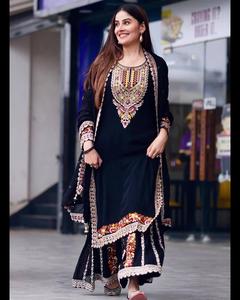 Ensemble haut-palazzo de qualité supérieure, haut en georgette lourd avec un palazzo magnifiquement brodé et un dupatta entièrement cousu - Product Image 4