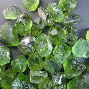 Bolsa de procesamiento de piedras preciosas en bruto de peridoto de grado facetado Natural de alta calidad de 1 kg - Product Image 1