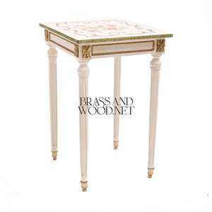 Juego de Mesas Auxiliares Clásicas Pintadas a Mano con Diseño Floral y Detalles en Oro Antiguo para Interiores Elegantes - Product Image 5