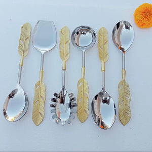 ชุดช้อนออกแบบให้สัมผัสได้ด้วยขนนกสีทอง - Product Image 1