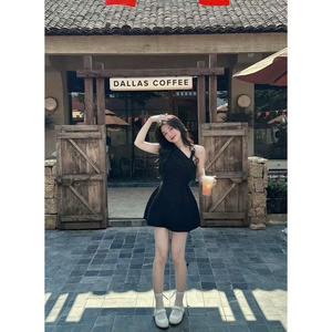 เดรสสีดำเปิดไหล่ข้างเดียวชุดเดรสมินิเดรสทรงบานทรงตรงแฟชั่นเกาหลีชุดเดรสแขนกุดสุดหรูสำหรับงานปาร์ตี้ตอนเย็น - Product Image 2