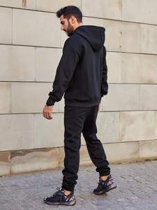 Chándal personalizado de alta calidad para hombre con Sudadera con capucha y pantalones a juego diseñados para entrenamientos de gimnasio deporte y ropa casual - Product Image 6