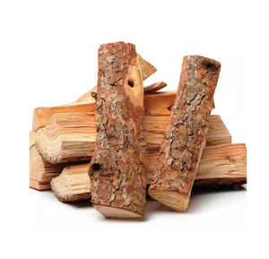 Troncos de fresno recién cortados en venta a bajo precio, ideales para muebles y procesamiento de madera. - Product Image 1
