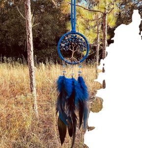 Atrapasueños de árbol de la vida azul hecho a mano con plumas azules y negras atrapasueños personalizado para colgar en la pared decoración del hogar - Product Image 1