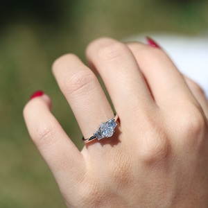 แหวนหมั้นวงรี10x8สีขาวเพชรโมอิสบาแกตหินด้านข้างสีทองสีเงินเครื่องประดับงานแต่งงานสำหรับผู้หญิง - Product Image 6