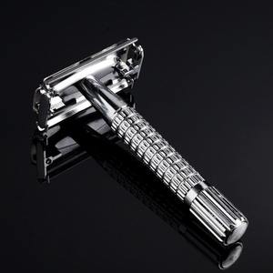 Maquinilla de afeitar de seguridad ajustable clásica para hombres para afeitado y depilación suave incluye cepillo pequeño - Product Image 4