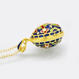 A mano Smalto Felice Giorno di Pasqua Gioielli colorati stile Faberge uovo blu a forma di croce rossa Del Pendente Della Collana - Product Image 3