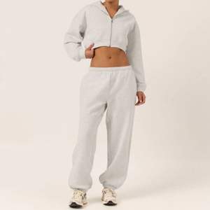 Ensemble sweat-shirt et jogging personnalisable pour femmes, tissu en molleton de coton, survêtement de haute qualité pour femmes et service OEM - Product Image 4