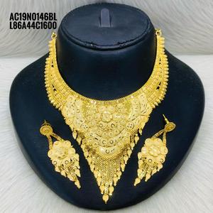 Nuova collana corta di Design elegante di alta qualità con orecchini placcato in oro 18K gioielli da un grammo per le donne