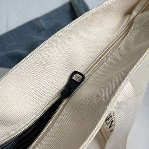 Bolso de mano de lona de algodón para mujer personalizado con logotipo impreso asas bolso de hombro deportivo diseñado en Vietnam - Product Image 5