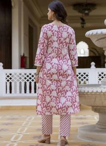 Diseñador DE LA MUJER Heavy Rayon Festival Wear Kurtis Set con trabajo de impresión de cuatro lados para niñas - Product Image 2