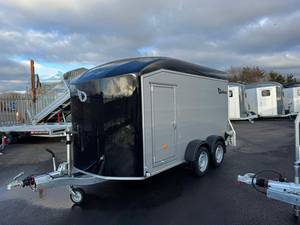 Debon Roadster C700 <b>Box</b> <b>Trailer</b> 4.99m x 2.33m x 2.37m, 2600kg Twin Axle Enclosed Cargo <b>Trailer</b>, Aluminium Sides, Side Door - Product Image 4