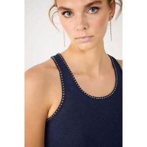 Adornado con Piedras, Estilo Deportivo - Product Image 4